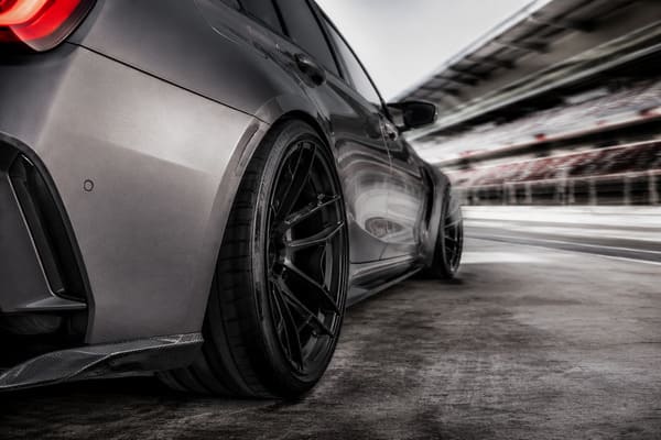 BMW M3 G80 kute felgi ET20 tylna oś