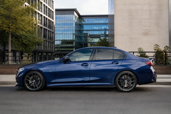 Niebieskie BMW G20 z kutymi felgami antracytowymi 19 cali
