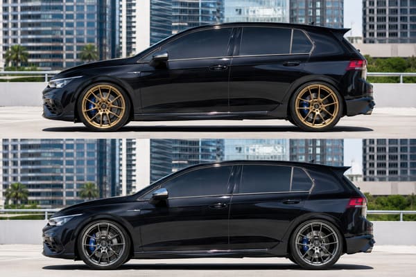 Złote i gunmetal felgi na czarnym VW Golf R Mk8 porównanie
