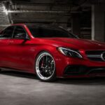 Jakie kute felgi pasują do czerwonego Mercedesa C63 AMG W205?