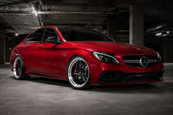 Kute felgi KuteKola do Mercedes C63 AMG W205\ Kute felgi na zamówienie do Mercedesa C63 AMG W205 czerwony