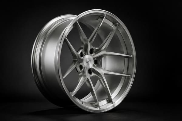 Głęboki concave i deep lip w kutych felgach 5x130 dla Porsche 992 Deep lip i concave w kutych felgach do Porsche 911 992 – przykład realizacji