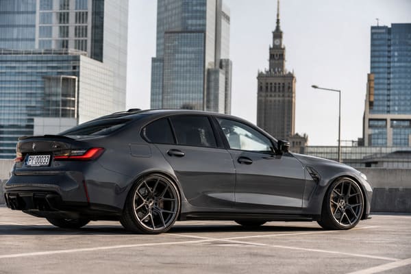 Jakie kute felgi wyglądają najlepiej na szarym BMW M3 G80?