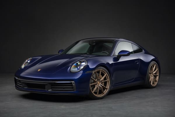 Jak wybrać kute felgi do granatowego Porsche 911 Carrera 992?