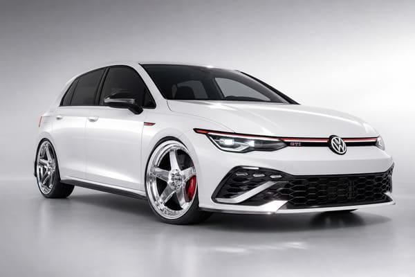Polerowane felgi kute na białym Golfie GTI — efekt wizualny Polerowane kute felgi na białym VW Golf GTI Mk8