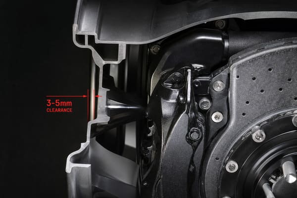 Weryfikacja clearance zacisków hamulcowych – kute felgi Porsche 992 – KuteKola Kontrola prześwitu zacisków hamulcowych przy produkcji kutych felg do Porsche 992